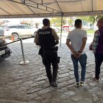 Un ciudadano fue aprehendido por un aparente uso de documentación alterada. /Cortesía