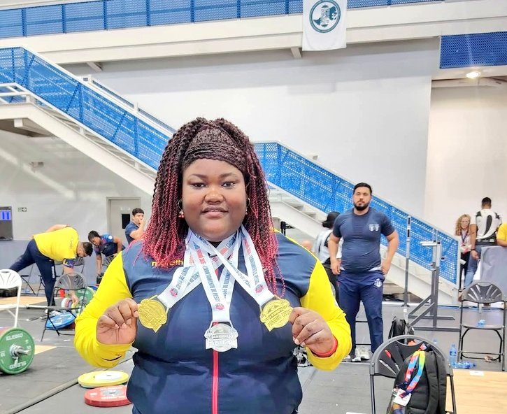 Lisseth Ayoví con su doble medalla en Panamericano. Foto: Viceministerio del Deporte