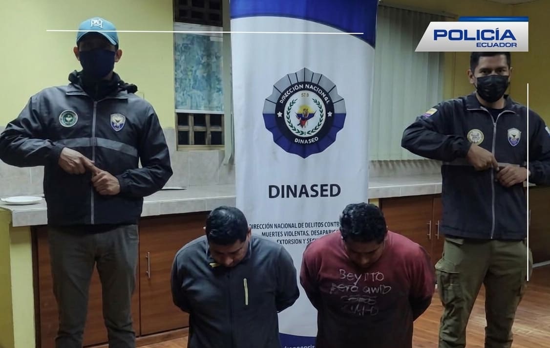 Dos hermanos fueron detenidos por estar acusados de cometer un crimen en Cuenca. Foto: Policía Nacional