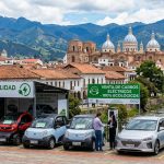 La venta de vehículos eléctricos en Ecuador sigue en ascenso. /Foto generada con IA