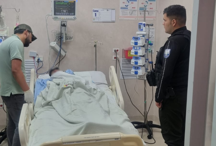 Paúl L. F. permanece con pronóstico reservado en el Hospital Vicente Corral Moscoso. /Cortesía