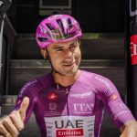 Jhonatan Narváez se retira del Giro de Italia. Foto: UAE