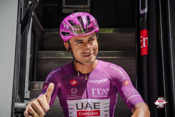 Jhonatan Narváez se retira del Giro de Italia. Foto: UAE