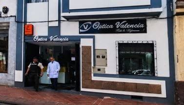 Delincuentes robaron la Óptica Valencia, en el centro de Cuenca. El perjuicio supera los 5.000 dólares.