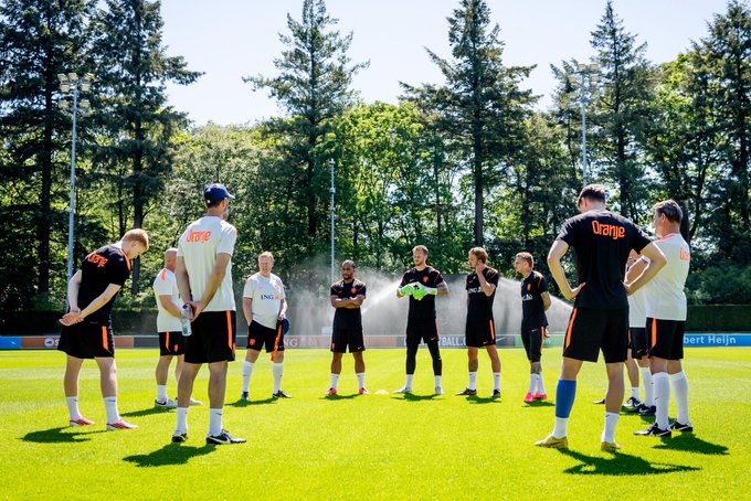 Cuerpo técnico de Países Bajos durante el entrenamiento. Foto: Países Bajos