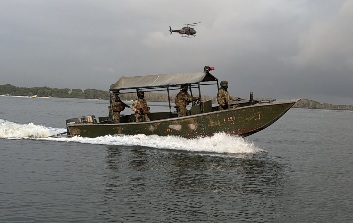 Militares se tomaron Puerto Bolívar, en la provincia de El Oro. Foto: X