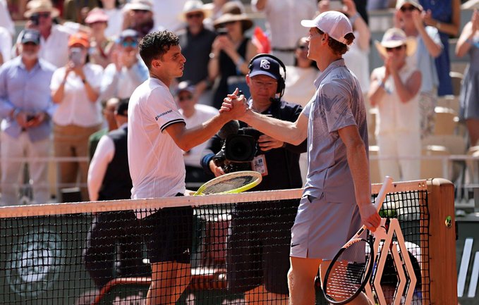 Jannik Sinner se despide del Roland Garros. Foto: Tiempo de Tenis