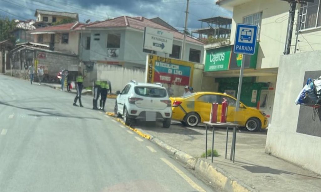 Producto de un arrollamiento, una mujer falleció en la vía a Mayancela al norte de Cuenca. /Cortesía