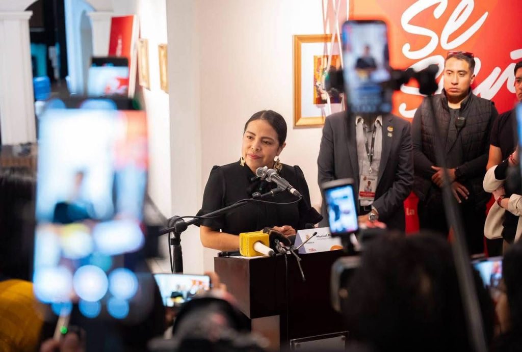Marisol Peñaloza, alcaldesa subrogante de Cuenca, en una de sus primeras acciones se reunió con transportitas.
