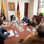 Marisol Peñaloza, alcaldesa subrogante de Cuenca, se reunió con los asambleístas de Azuay.