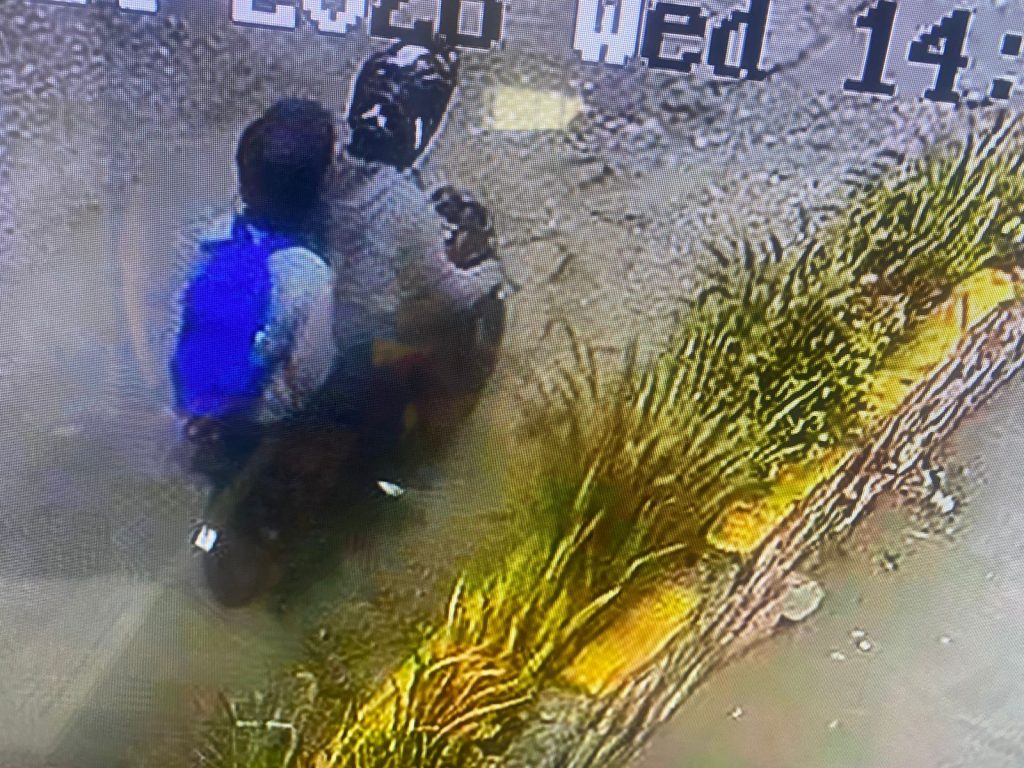 Un trabajador de una estación de combustible ubicada en la avenida González Suárez, al norte de Cuenca, fue asaltado.