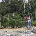 Cerca de 500 familias viven entre el miedo y el aislamiento tras la destrucción provocada por las crecientes en Molleturo.