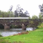 El adulto mayor Manuel V., de aproximadamente 70 años, falleció tras caer al río Santa Bárbara en Gualaceo, cerca del puente Velasco Ibarra. /Foto referencial