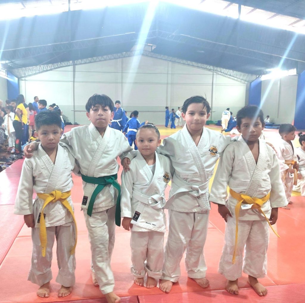 Judocas cuencanos durante competencia. Foto: Cortesía