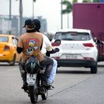 El objetivo de la ordenanza es prohibir que en Cuenca dos personas estén en una motocicleta. Foto: API