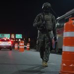 Las Fuerzas Armadas y la Policía Nacional podrán hacer allanamientos en el estado de excepción. Foto: API