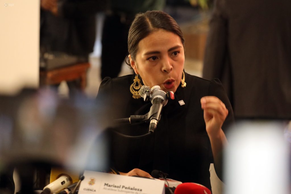 Marisol Peñaloza dio sus primeras declaraciones como alcaldesa subrrogante de Cuenca en rueda de prensa. /API