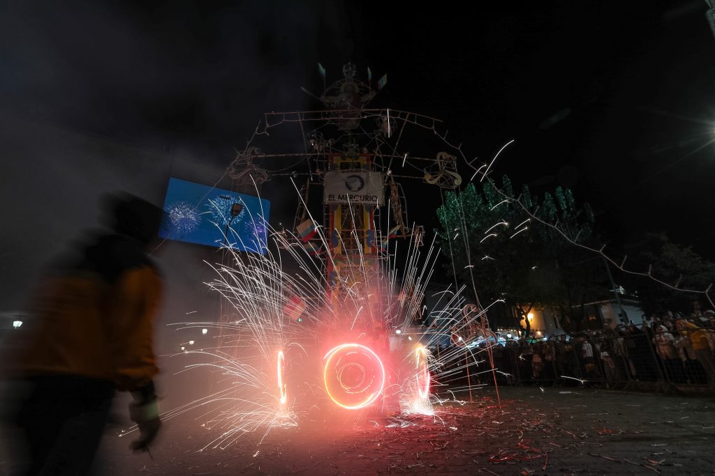 Esta noche se quemarán los tradicionales castillos de Corpus Christi en Cuenca. Foto: El Mercurio