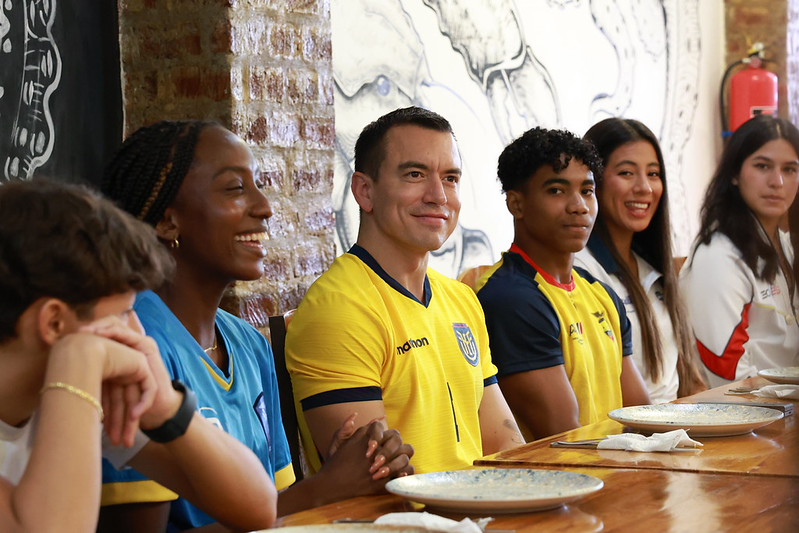 Daniel Noboa en un evento con deportistas de alto rendimiento de Ecuador. Foto: Presidencia