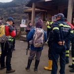 Personal de servicios de emergencia buscan a un hombre que se encuentra desaparecido en Cuenca. Foto: ETAPA