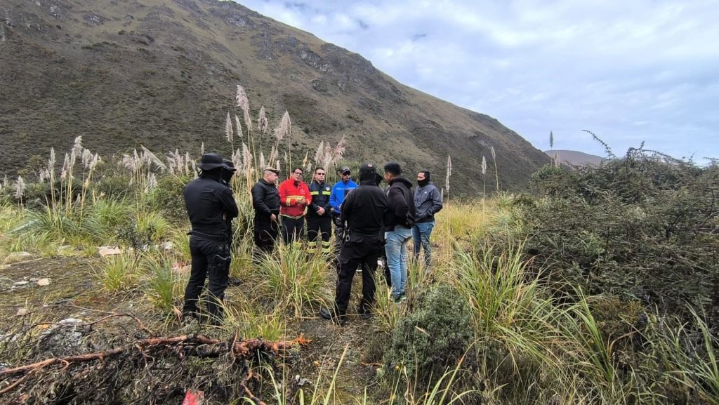 Personal de rescate inicia labores de búsqueda en el Cajas de un ciudadano reportado como desaparecido. /Cortesía