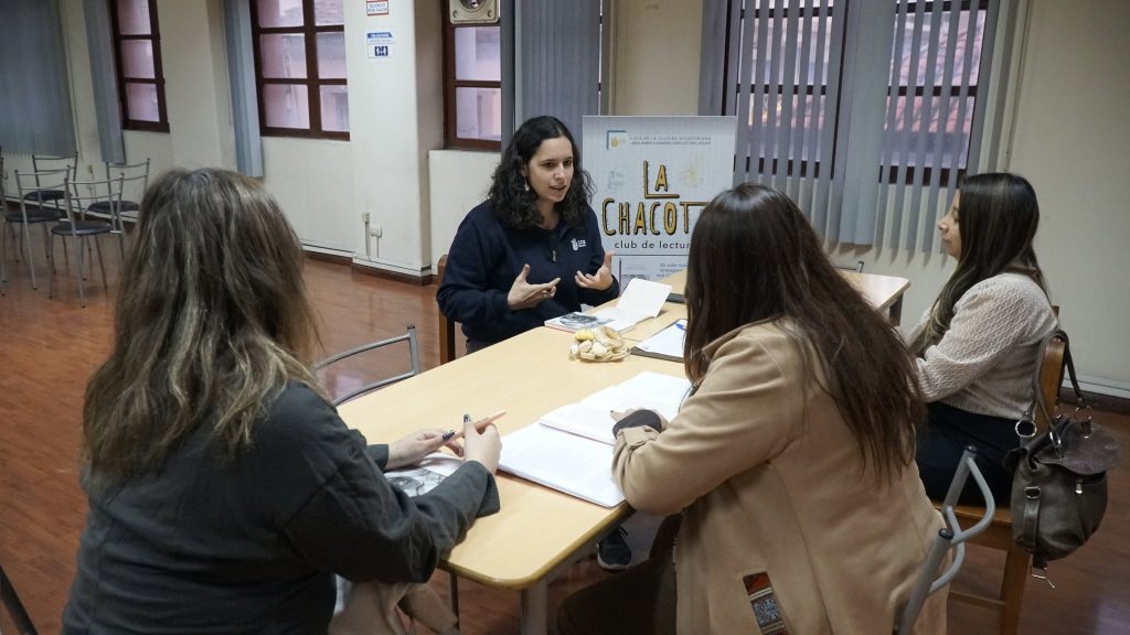 El club de la lectura ‘La Chacota’ funciona en la Biblioteca Manuel Muñoz Cueva. /Cortesía