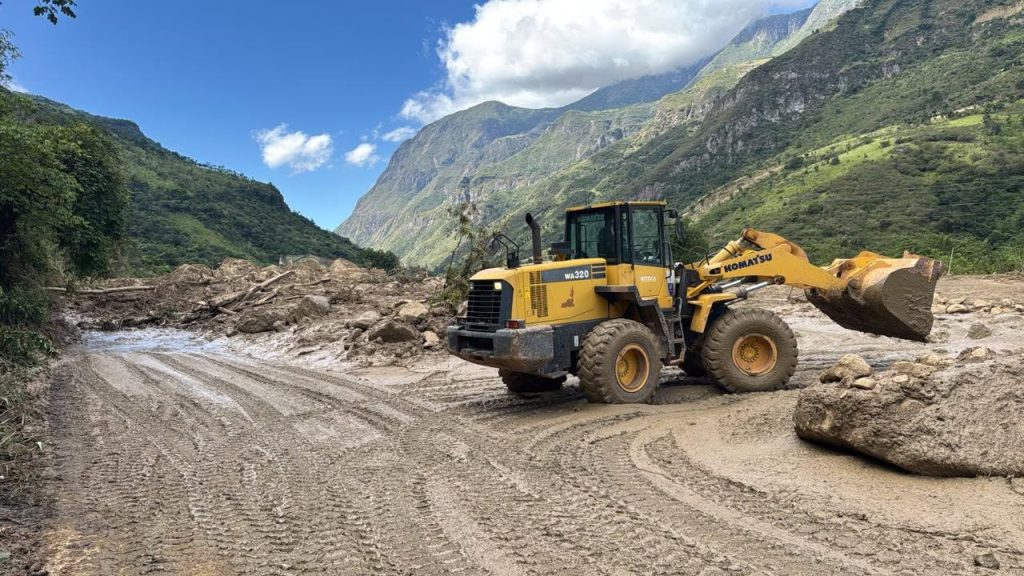 La vía Cuenca – Girón – Pasaje esta cerrada debido a una cadena de deslizamientos debido a las lluvias recientes que cayeron en Azuay. /Cortesía
