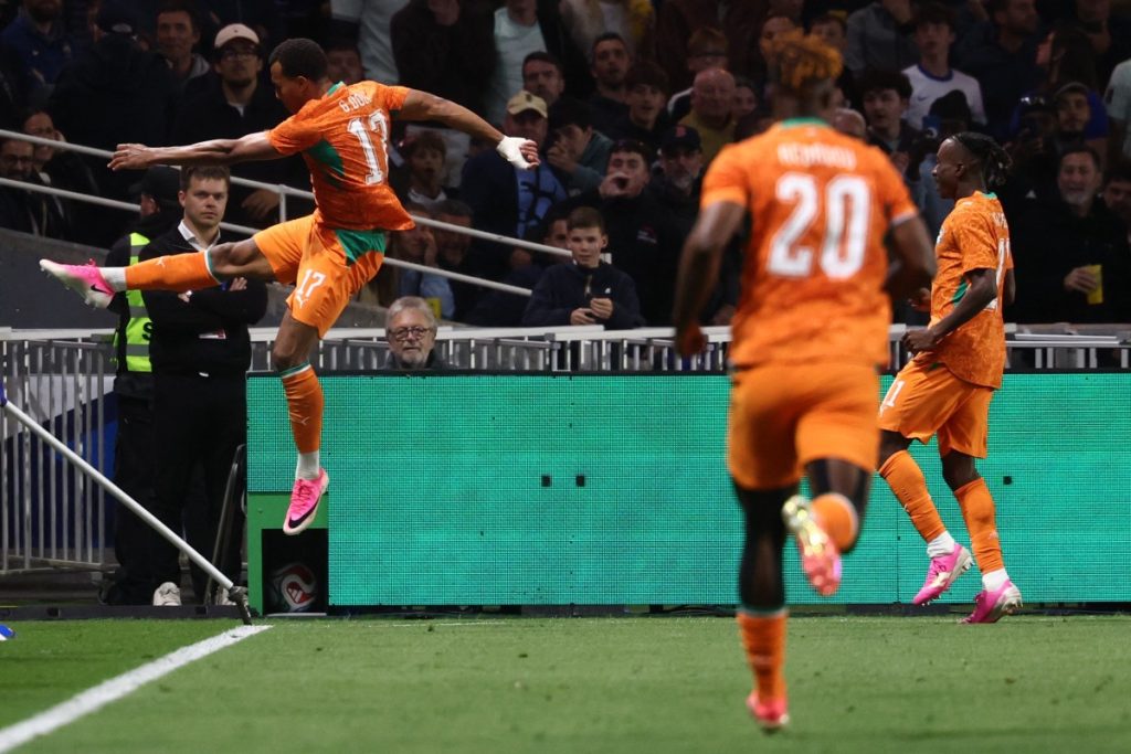Guela Doue celebra su gol frente a Francia. Foto: AFP