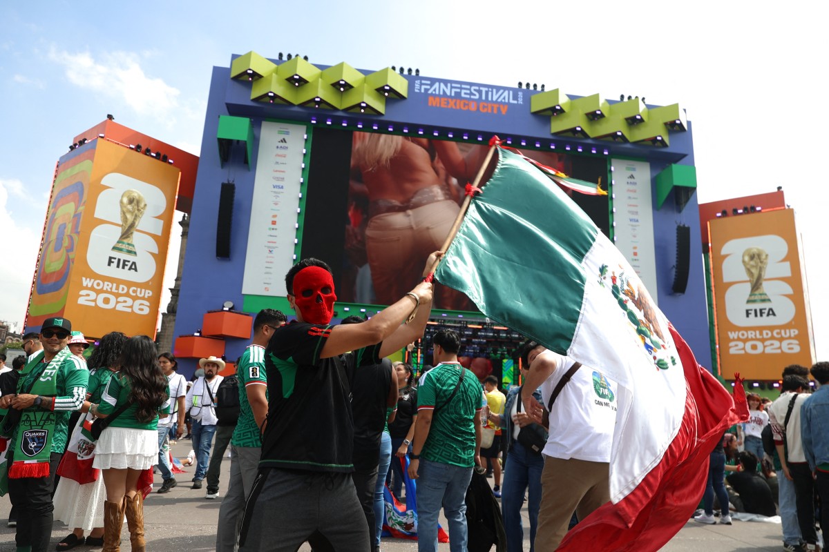 Cientos de personas empezaron a llegar al estadio Azteca para asistir a la inauguración del Mundial 2026. Foto: AFP