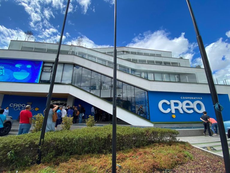 Perjudicados por el cierre de la Cooperativa CREA solicitaron a la Alcaldía de Cuenca una audiencia.