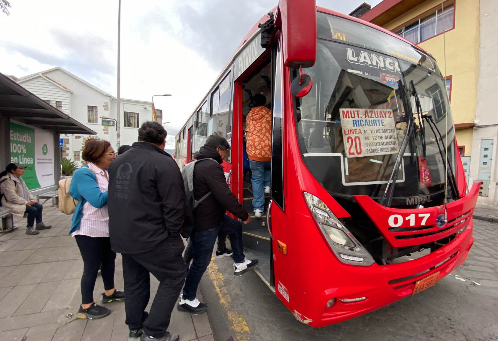Trasportistas anuncian reducción de los horarios del servicio de buses en Cuenca. Reclaman actualización del estudio de tarifas. /XCA