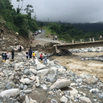 El puente de la comunidad La Iberia se afectó debido a las lluvias recientes en Azuay. /Cortesía