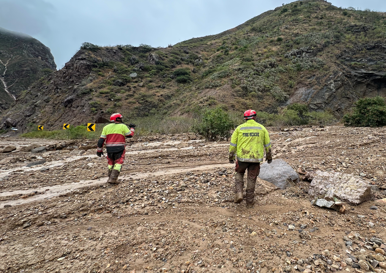 Una mujer falleció a causa de un golpe en la cabeza, provocado por la caída de rocas en la vía Cuenca – Girón – Pasaje, en el cantón Santa Isabel. /Cortesía