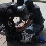 El personal de la Guardia Ciudadana neutralizó a un sujeto que amenazaba con un arma blanca a un grupo de personas en la Feria Libre. /Cortesía