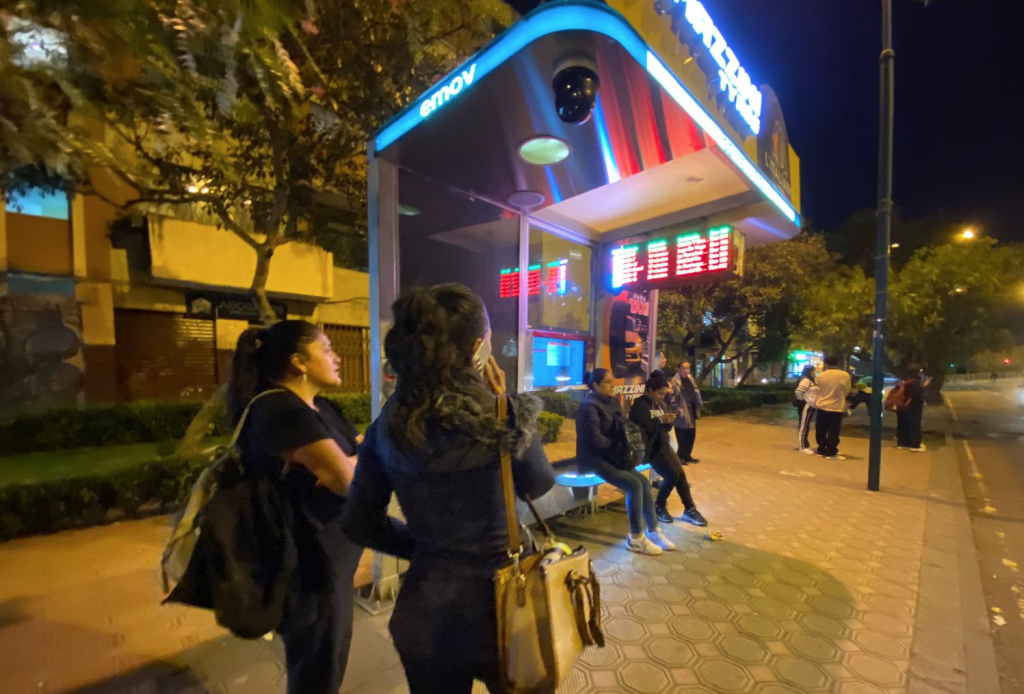Un total de 99 buses recibieron sanciones por no cumplir con la frecuencias nocturnas en Cuenca. /XCA