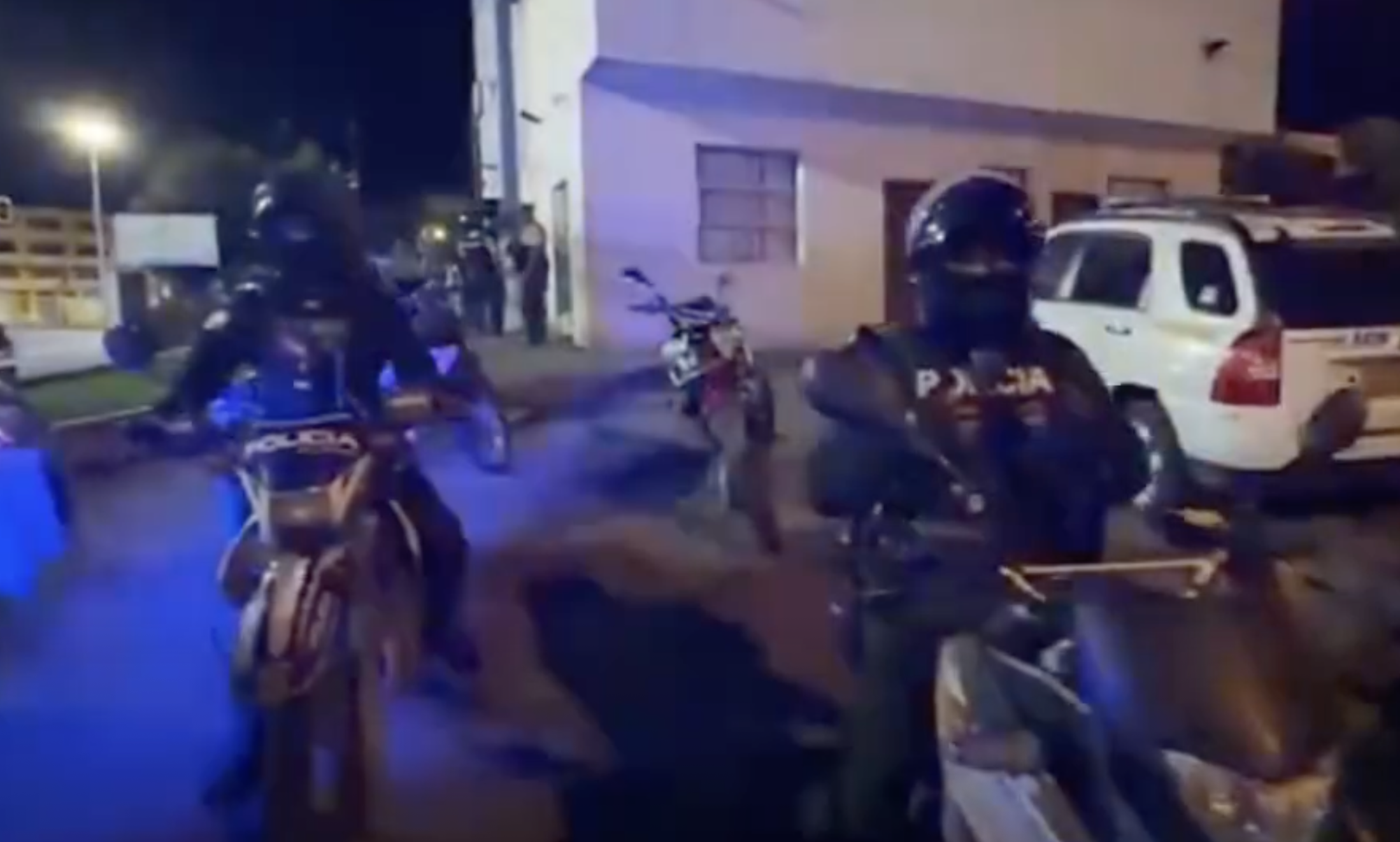Un enfrentamiento entre la Policía Nacional y sospechosos en San Pedro de El Cebollar dejó cinco detenidos, uno de ellos heridos.