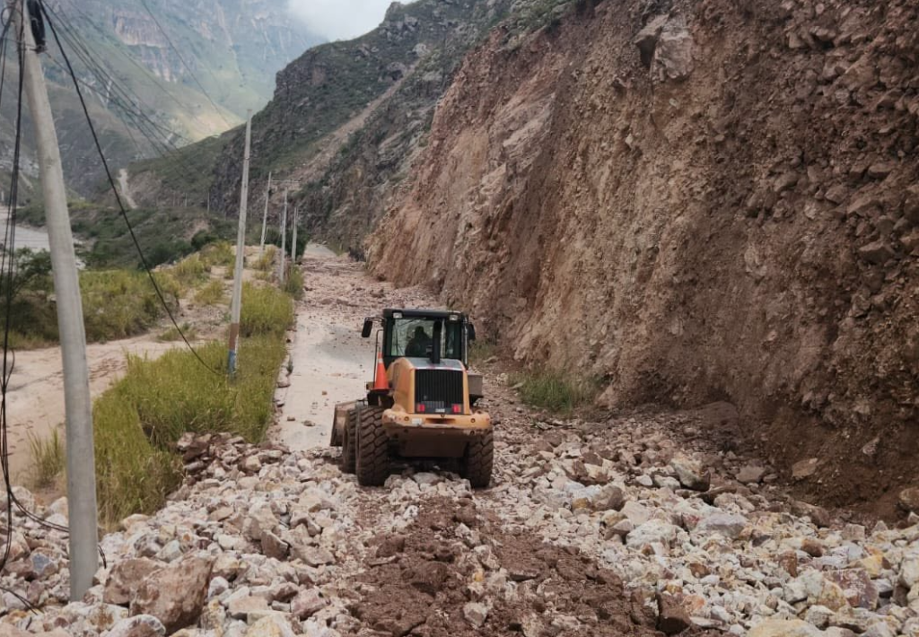 Unos 40 puntos críticos afectan la vía Cuenca – Girón – Pasaje. /Cortesía
