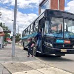 Los buses de la EMOV se usarán para transportar a las personas. Foto: EMOV
