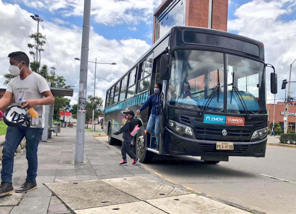 Los buses de la EMOV se usarán para transportar a las personas. Foto: EMOV