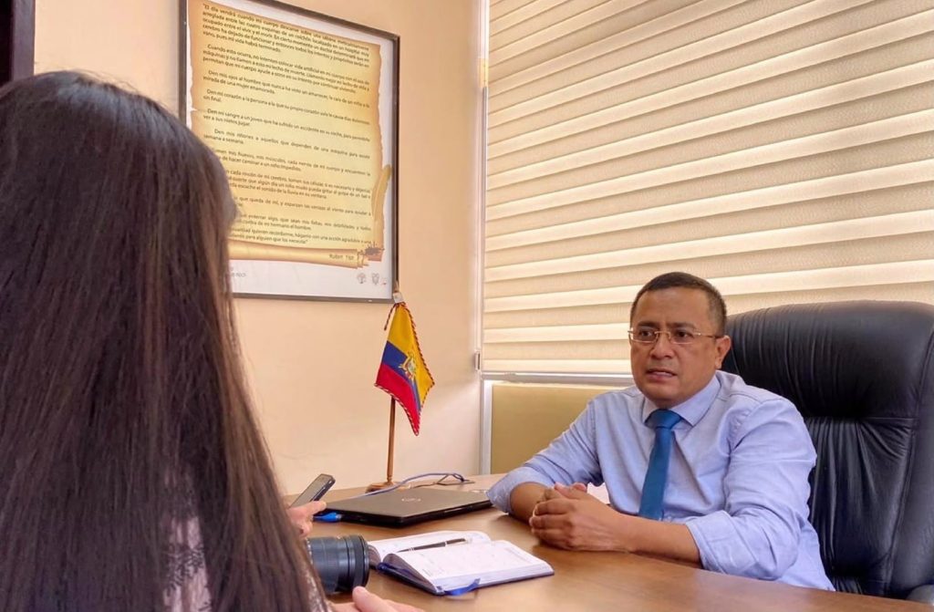 Jefferson Gallardo León, médico y magíster en Gerencia de Servicios de Salud, es el nuevo gerente del hospital José Carrasco Arteaga.