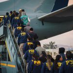 Chile expulsó a 62 migrantes, entre ellos 13 ecuatorianos. Algunos están acusados de delitos.