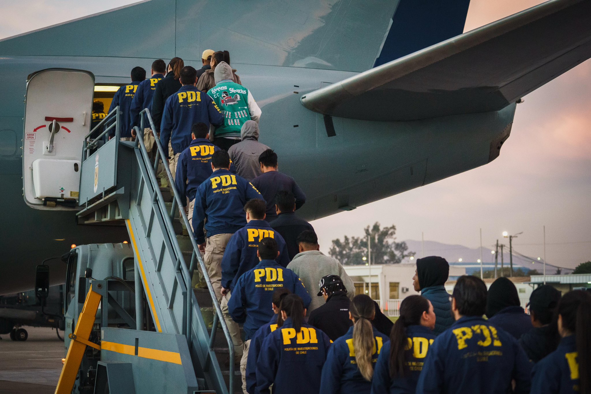 Chile expulsó a 62 migrantes, entre ellos 13 ecuatorianos. Algunos están acusados de delitos.