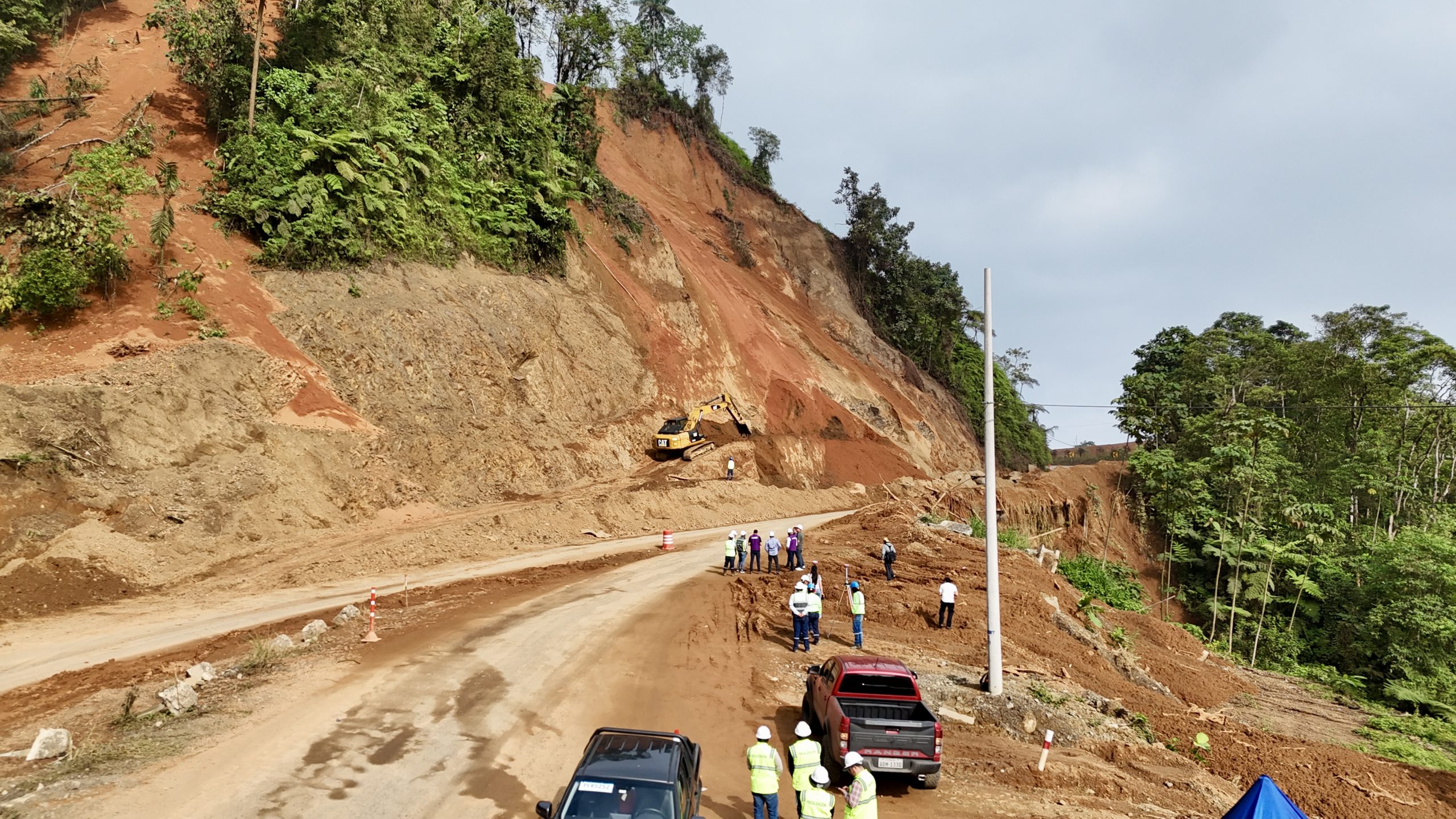 Técnicos del MIT hicieron un recorrido para verificar las obras en la Cuenca – Molleturo – El Empalme.