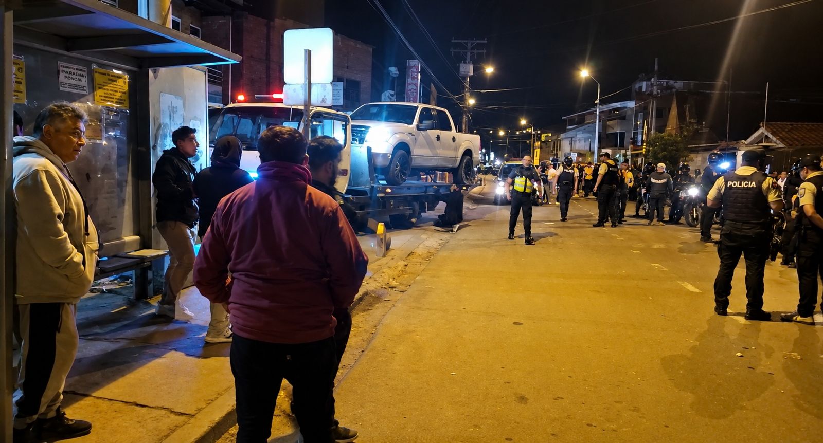 Un enfrentamiento entre la Policía Nacional y sospechosos en San Pedro de El Cebollar dejó cinco detenidos, uno de ellos heridos.