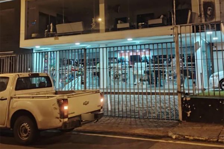 Un delincuente robó un local comercial ubicado en la avenida Héroes de Verdeloma y calle Tarqui.
