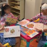 Para hacer más cálida la atención hospitalaria, el Hospital Vicente Corral Moscoso implementó la biblioteca infantil “El Rincón de la Lectura”