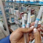 Arcsa inmovilizó docenas de medicamentos en una farmacia de Cuenca. Foto: Arcsa