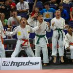 Antonella Merchán celebra logro con sus compañeros azuayos. Foto: Cortesía