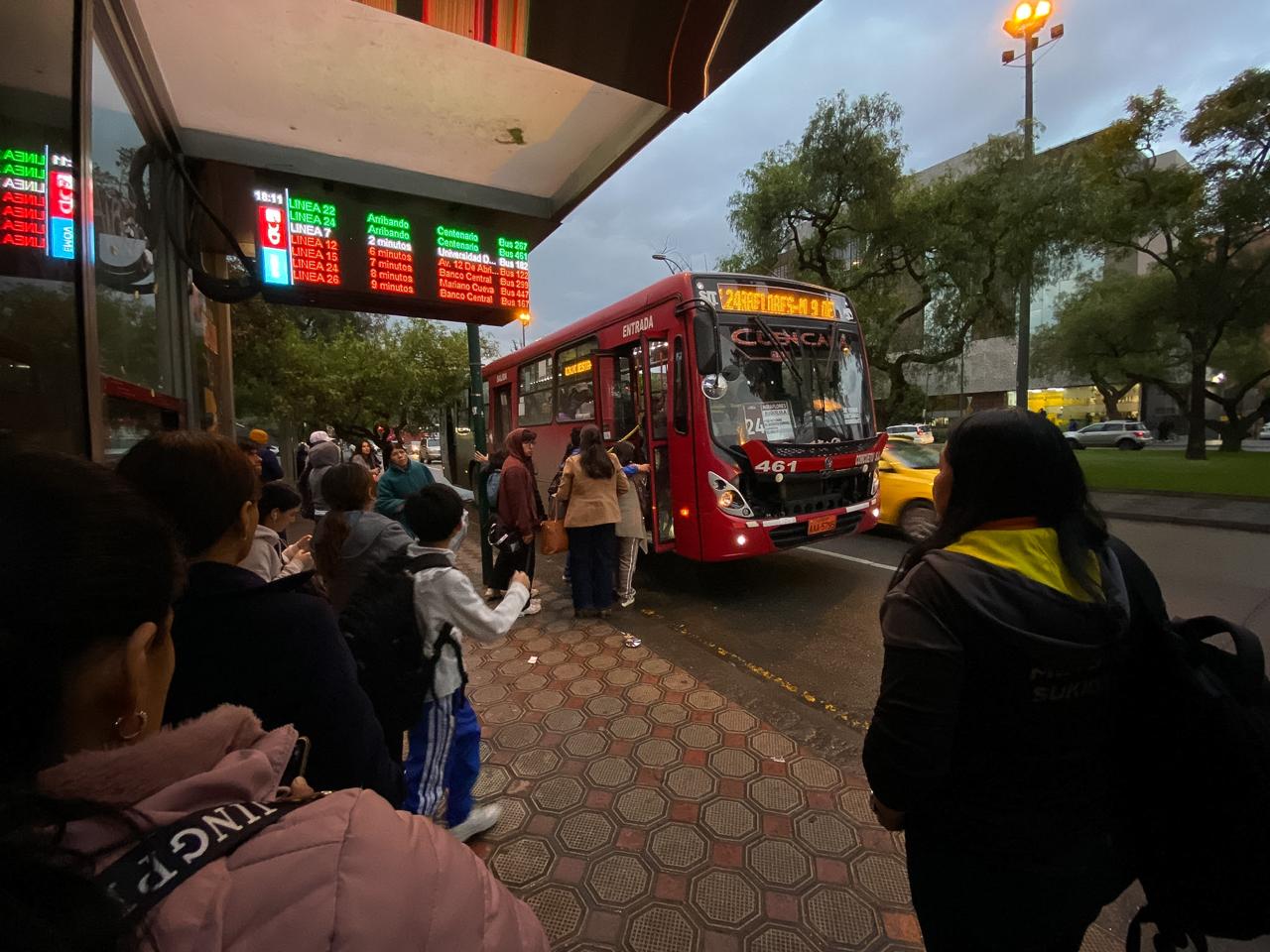 El servicio de buses en la noche está suspendido. Foto: El Mercurio