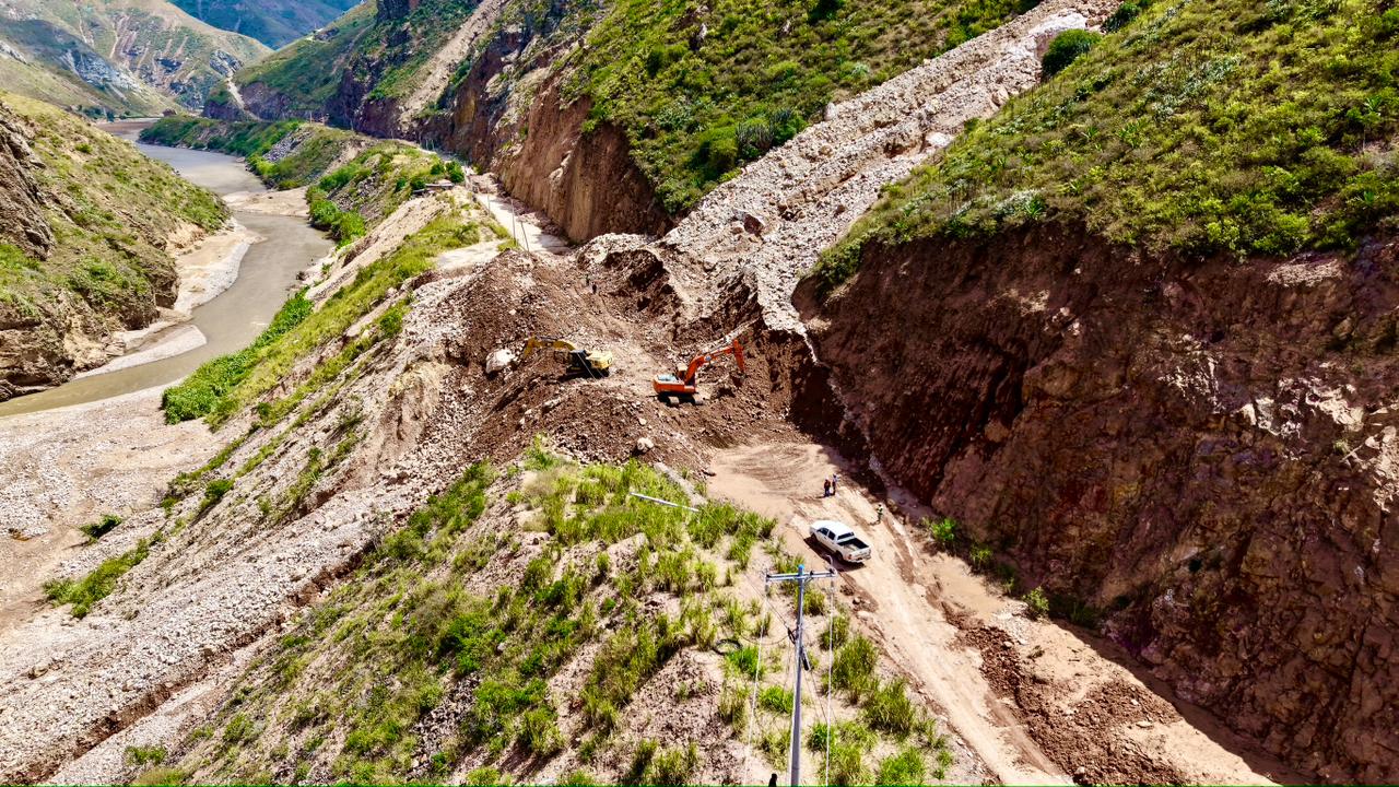 La vía Cuenca-Girón-Pasaje se mantiene cerrada desde el kilómetro 76. Foto: MIT